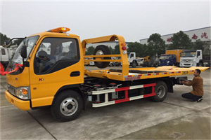 阜康哪里有拖车服务